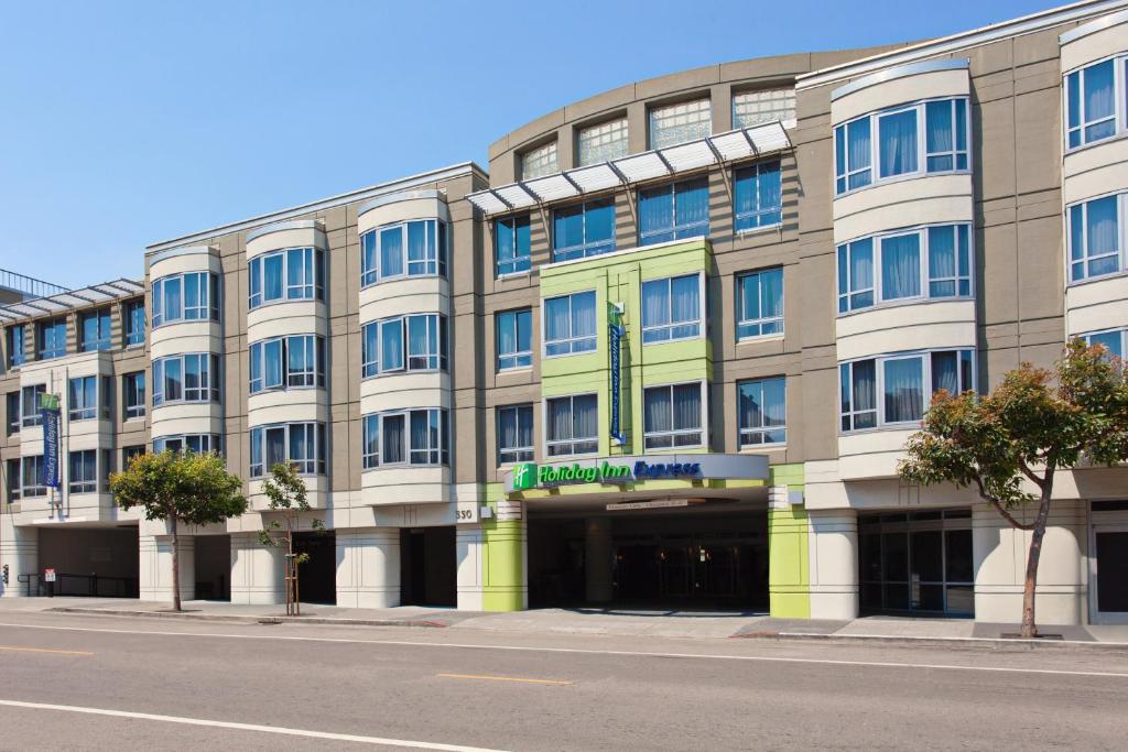 Holiday Inn Express Hotel & Suites Fisherman’s Wharf, an IHG Hotel